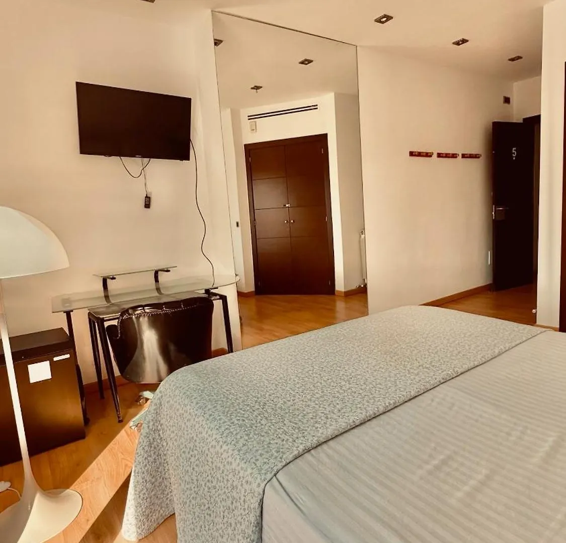 Homestay Red House Bed & Breakfast Llucmajor