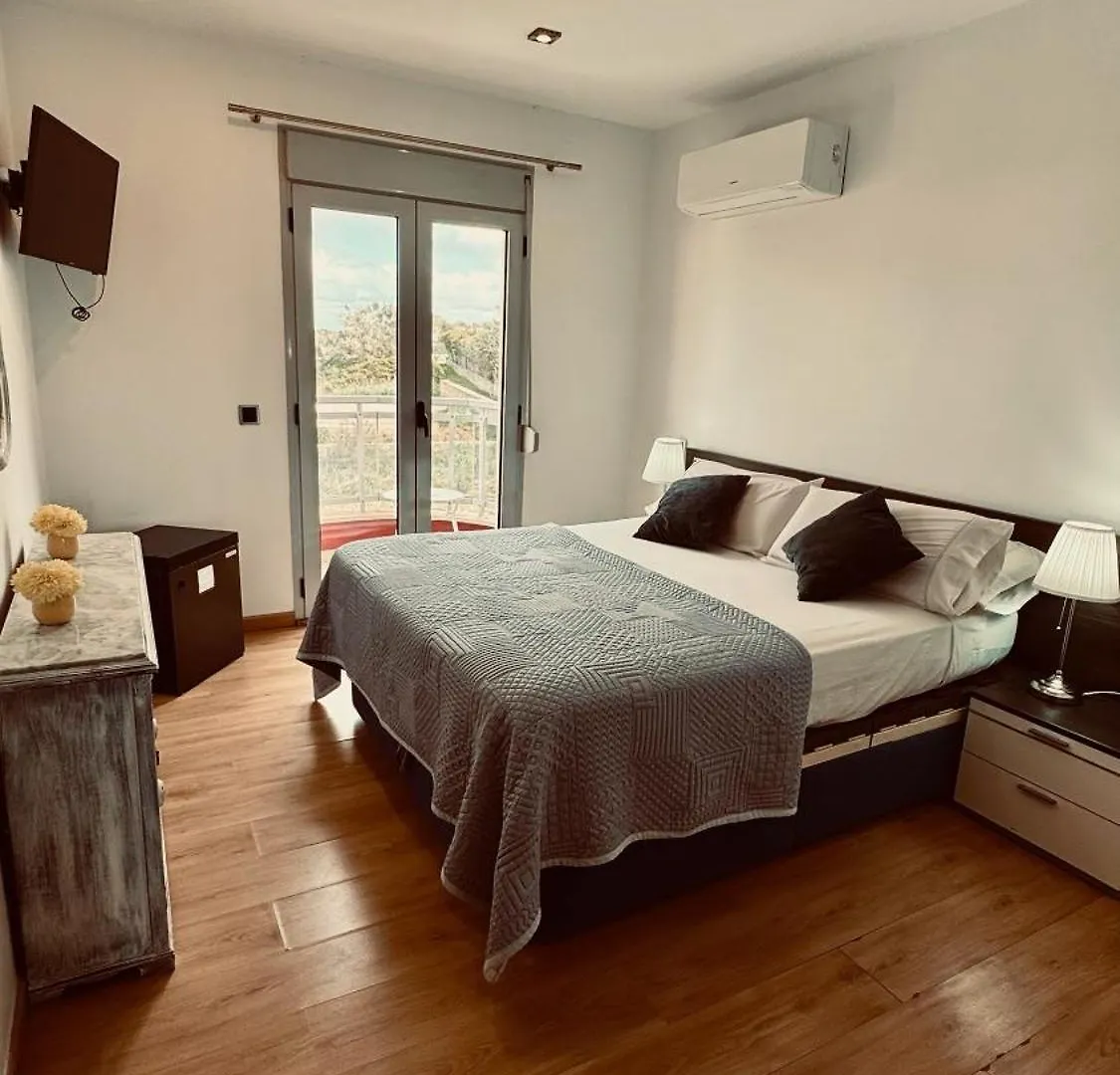 Red House Bed & Breakfast Llucmajor  0*, Llucmajor (Mallorca)